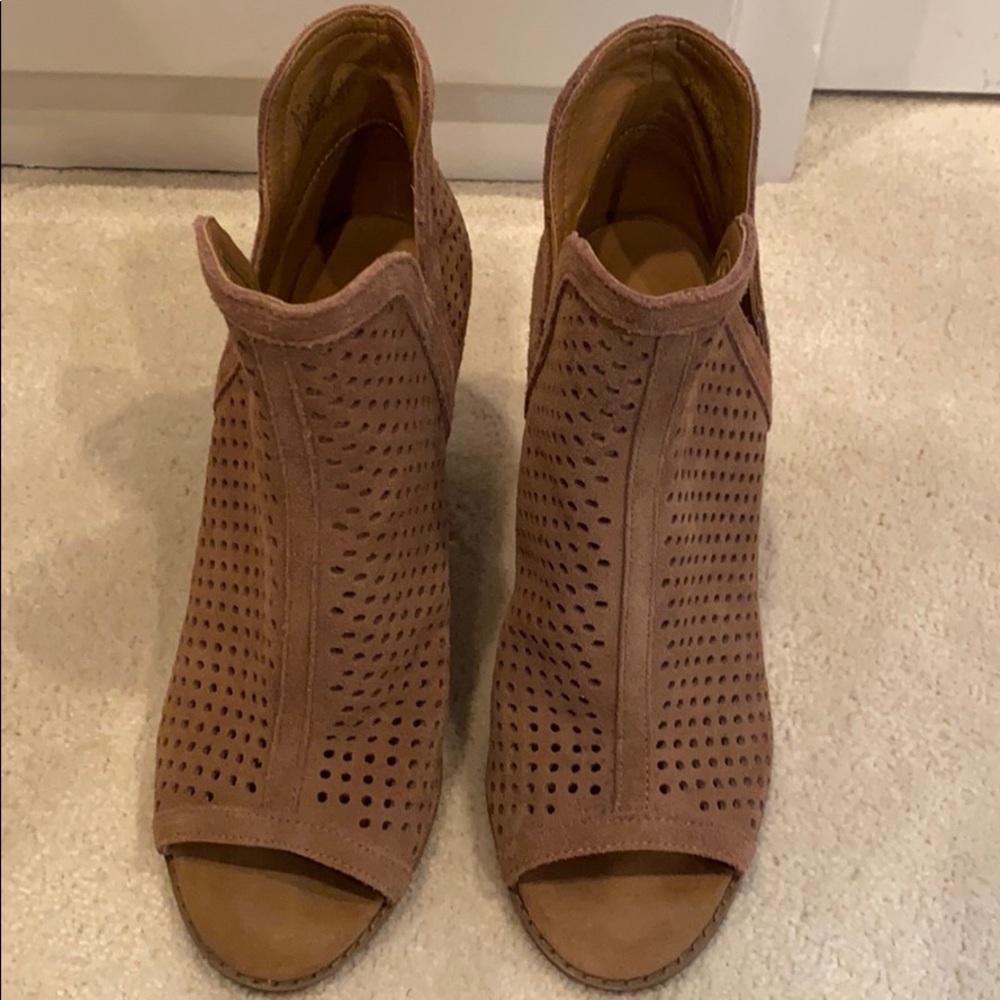 Lucky Brand Larise open toe suede tan bootie